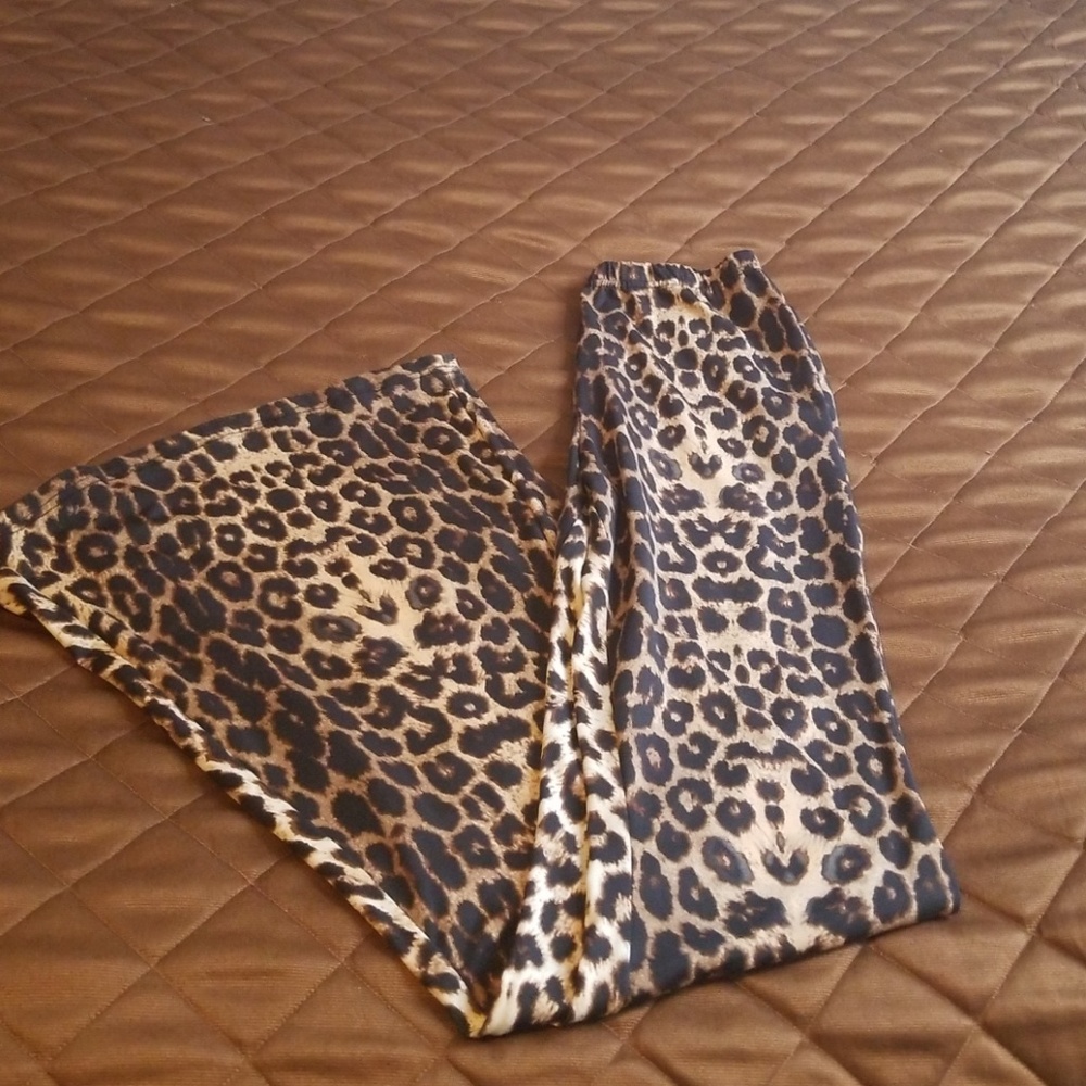 Leopard small bell bottoms, strechy and cute!